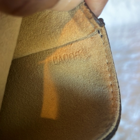 slightly use Louis Vuitton handbag - Picture 2 of 2